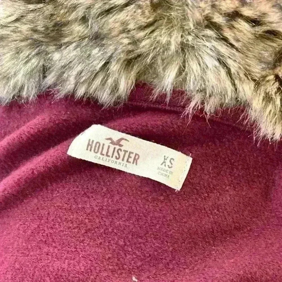 HOLLISTER Faux Fur Burgundy Open Front Cardigan Wrap size XSmall - Picture 7 of 7